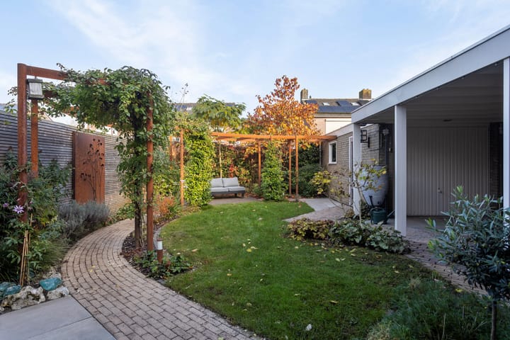 Foto 5 van Burg. Hillenaarstraat 7