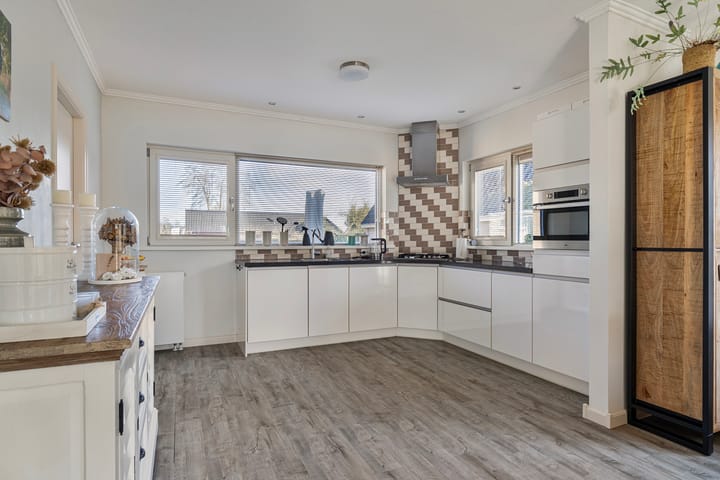 Photo 14 of Van Akenwei 14