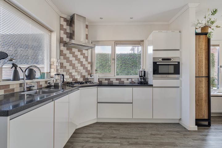 Photo 15 of Van Akenwei 14