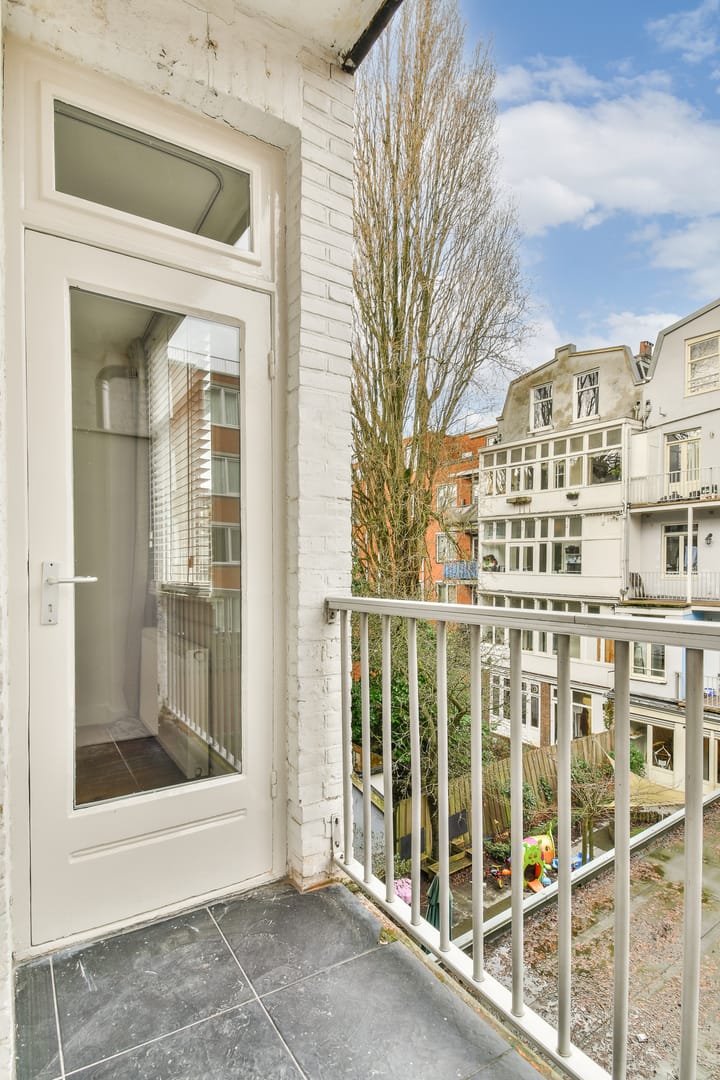 Photo 15 of Sint Willibrordusstraat 48-2