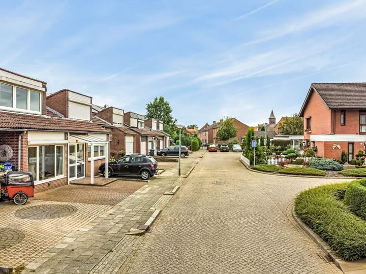 Foto 23 van Esdoornlaan 14