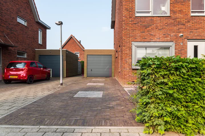 Photo 6 of Johannes Vermeerstraat 23