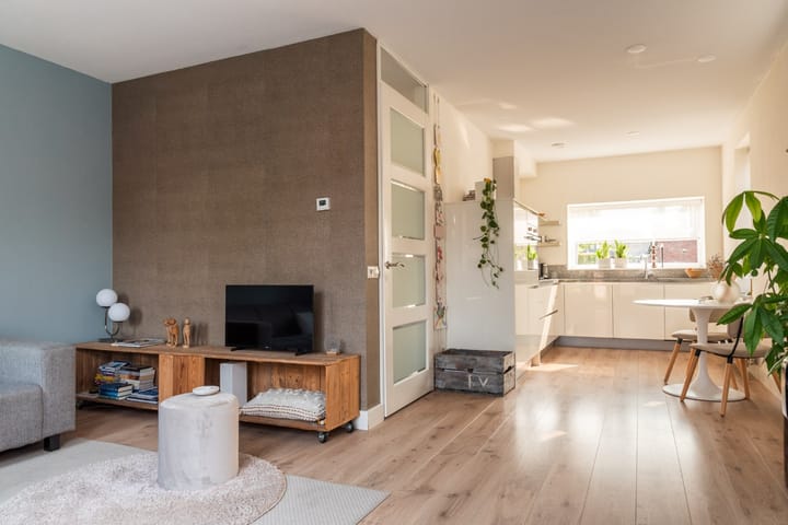 Photo 9 of Johannes Vermeerstraat 23