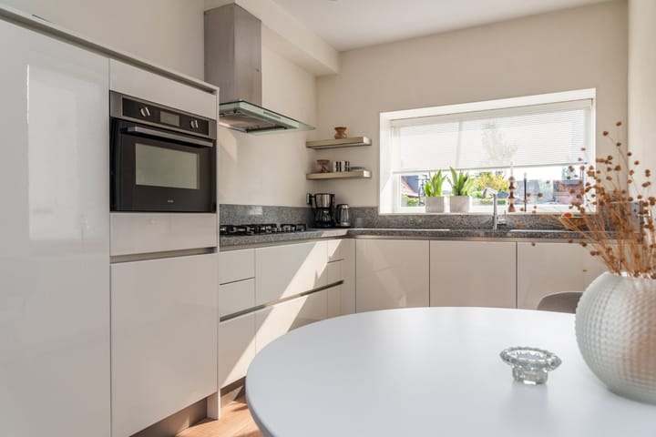 Photo 11 of Johannes Vermeerstraat 23