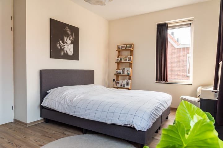 Photo 15 of Johannes Vermeerstraat 23