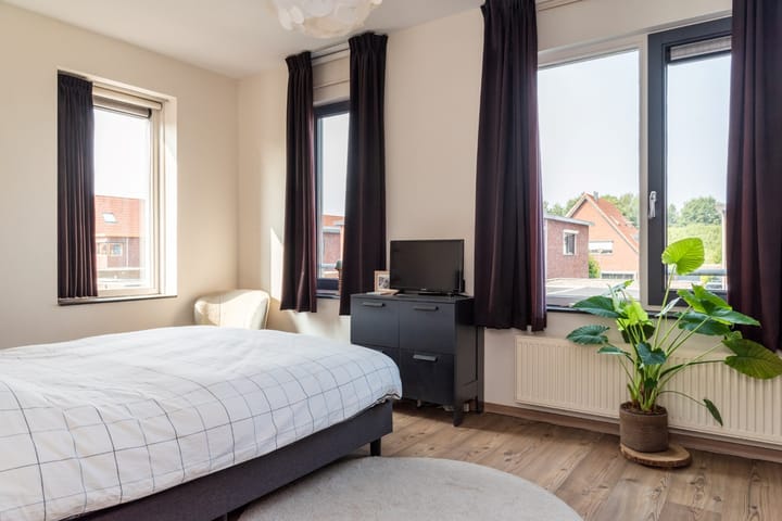 Photo 16 of Johannes Vermeerstraat 23