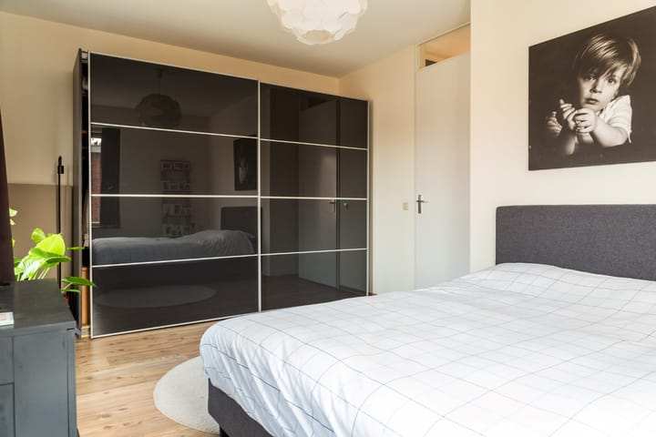 Photo 17 of Johannes Vermeerstraat 23