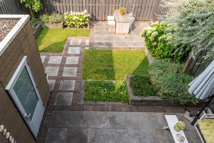 Photo 18 of Johannes Vermeerstraat 23