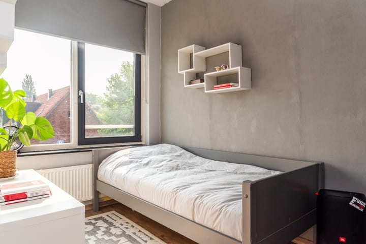 Photo 20 of Johannes Vermeerstraat 23