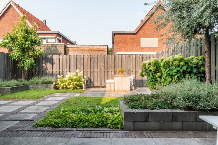 Photo 26 of Johannes Vermeerstraat 23