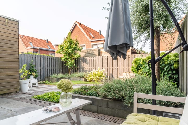 Photo 27 of Johannes Vermeerstraat 23