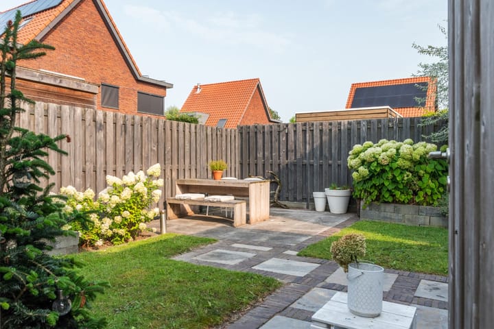 Photo 33 of Johannes Vermeerstraat 23