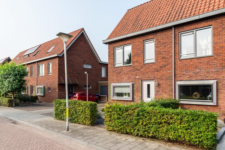 Photo 60 of Johannes Vermeerstraat 23