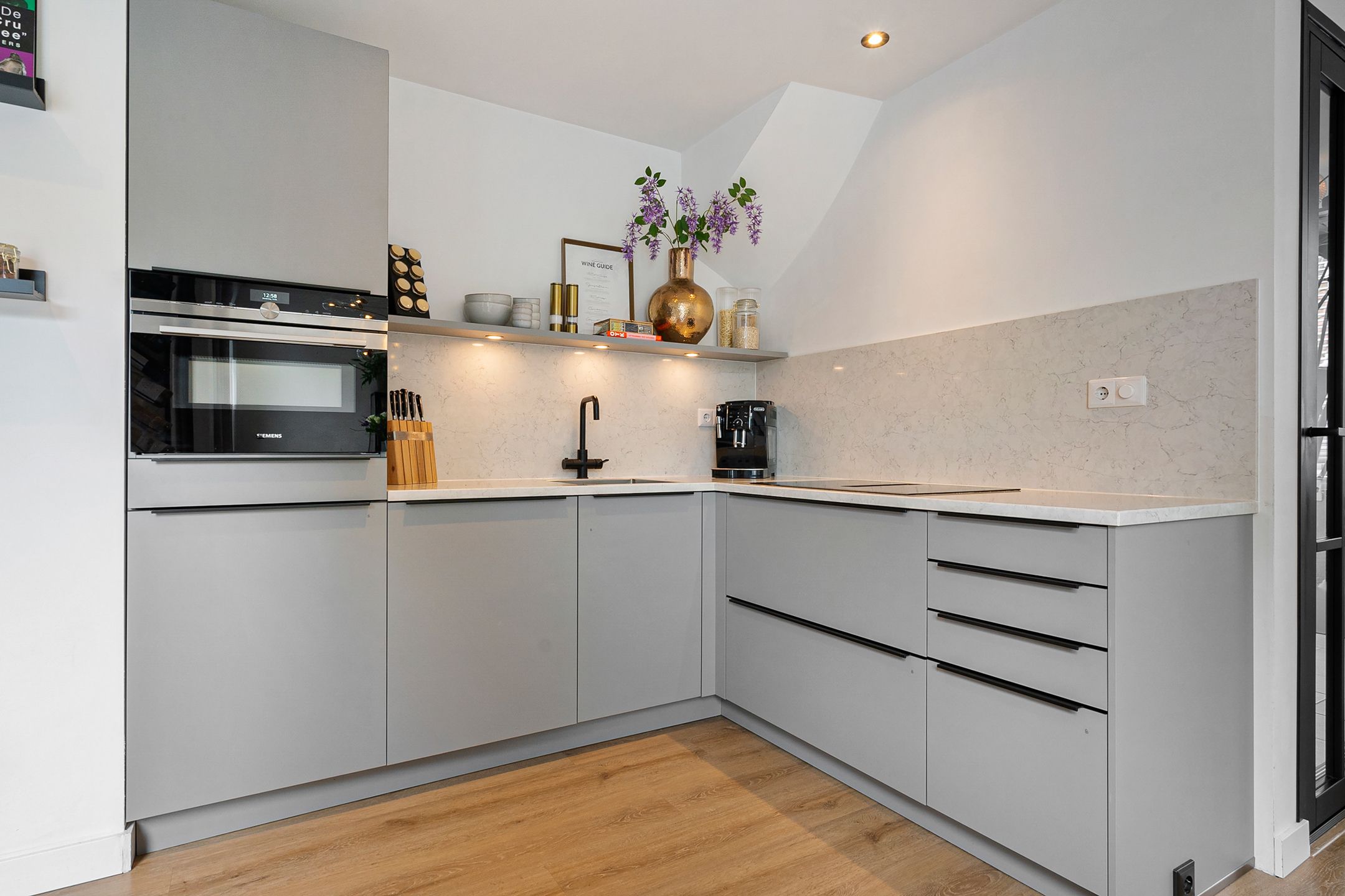 Photo 9 of Abraham van Royenstraat 7