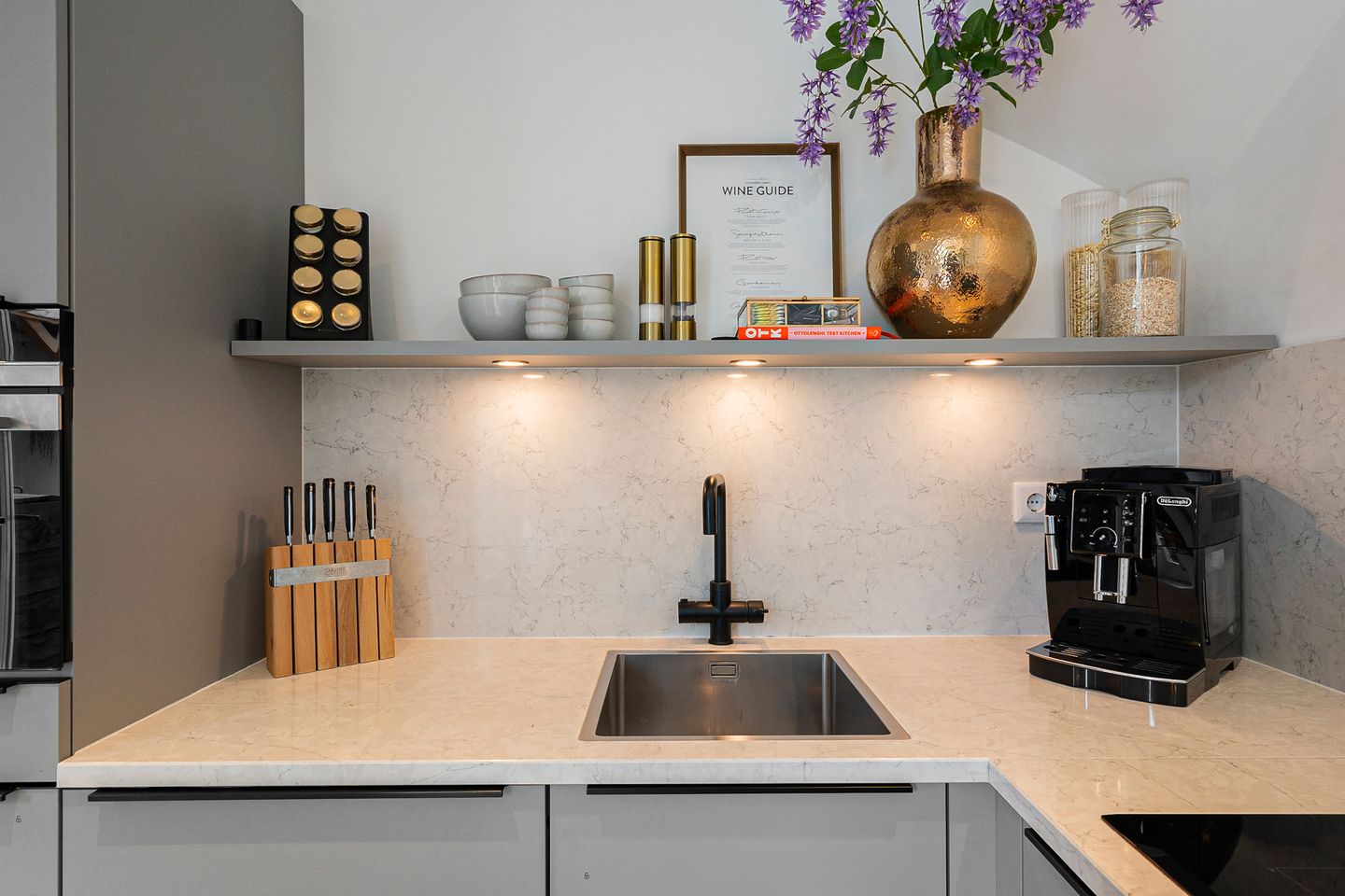 Photo 10 of Abraham van Royenstraat 7