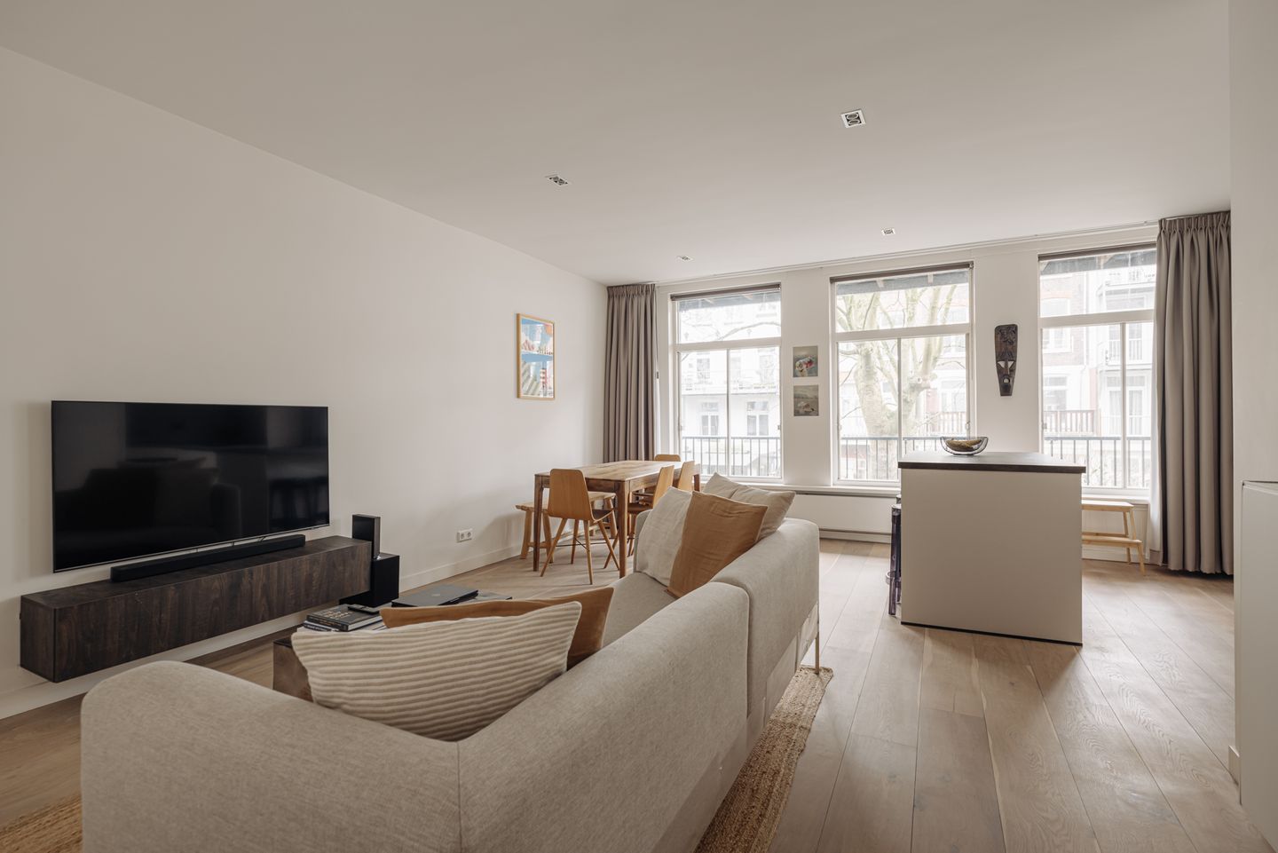 Photo 5 of Van Oldenbarneveldtstraat 57-1