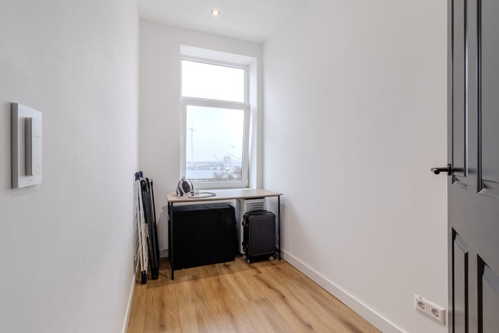 Foto 25 van IJmuiderstraatweg 97