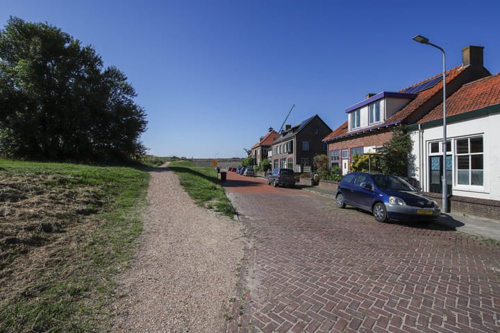 Photo 32 of Kanaalstraat 2