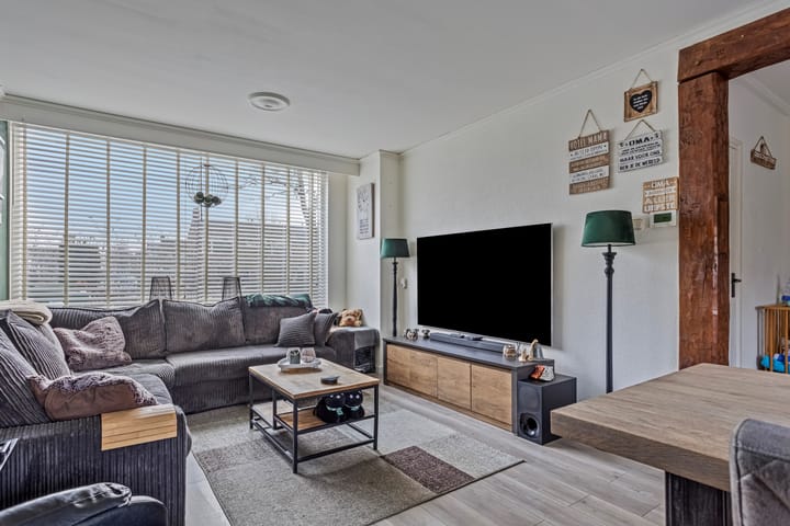 Foto 8 van James Rossstraat 20