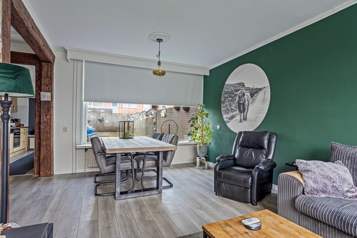 Foto 10 van James Rossstraat 20