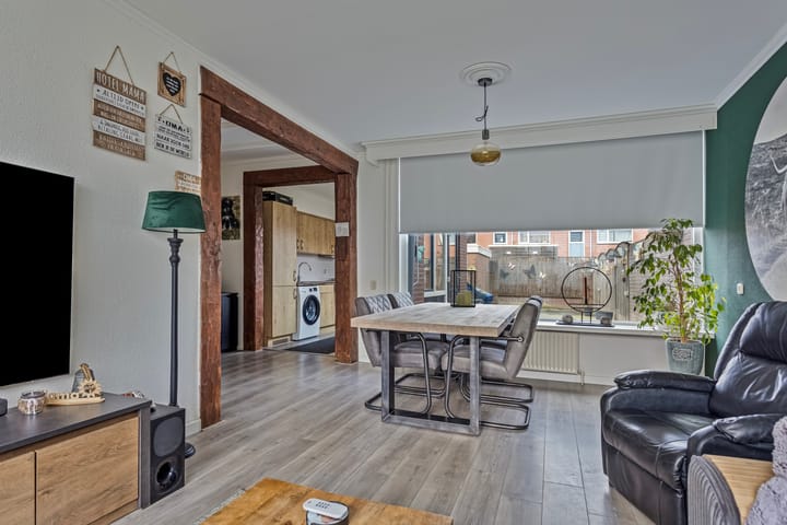 Foto 12 van James Rossstraat 20