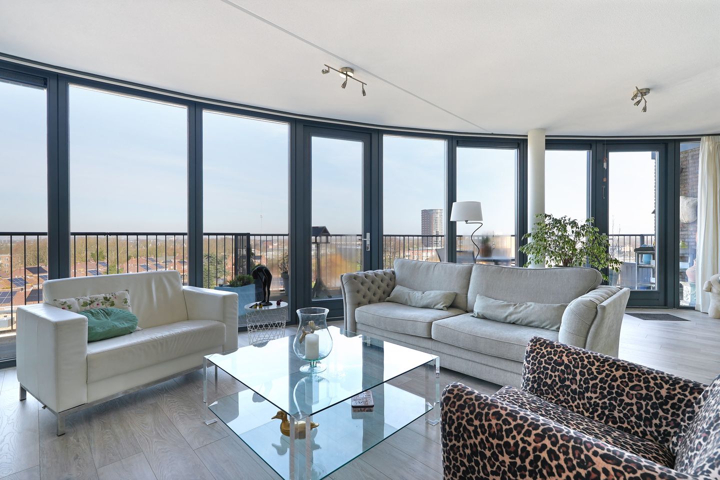 Foto 4 van Antoni Gaudipark 132