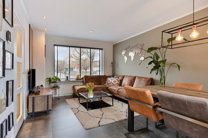 Photo 11 of Prins Bernhardstraat 14