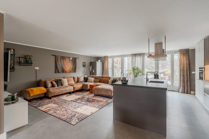 Foto 12 van Tapijtschelp 71