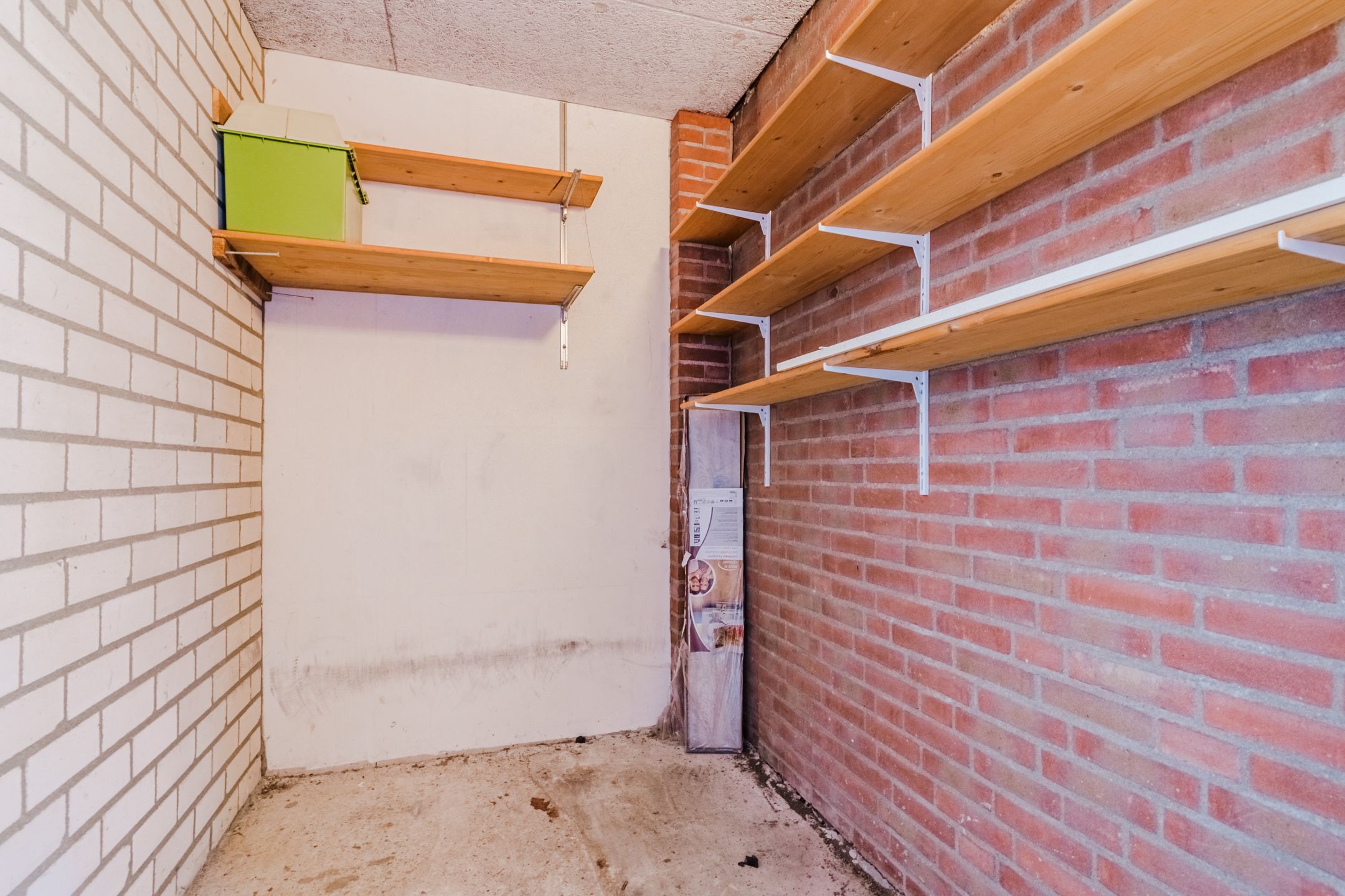 Photo 33 of Valkenierstraat 29-A