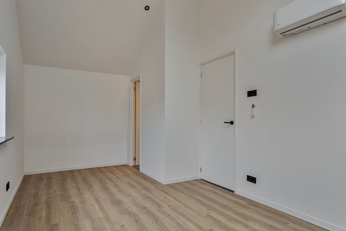 Foto 19 van Antwerpsestraatweg 496