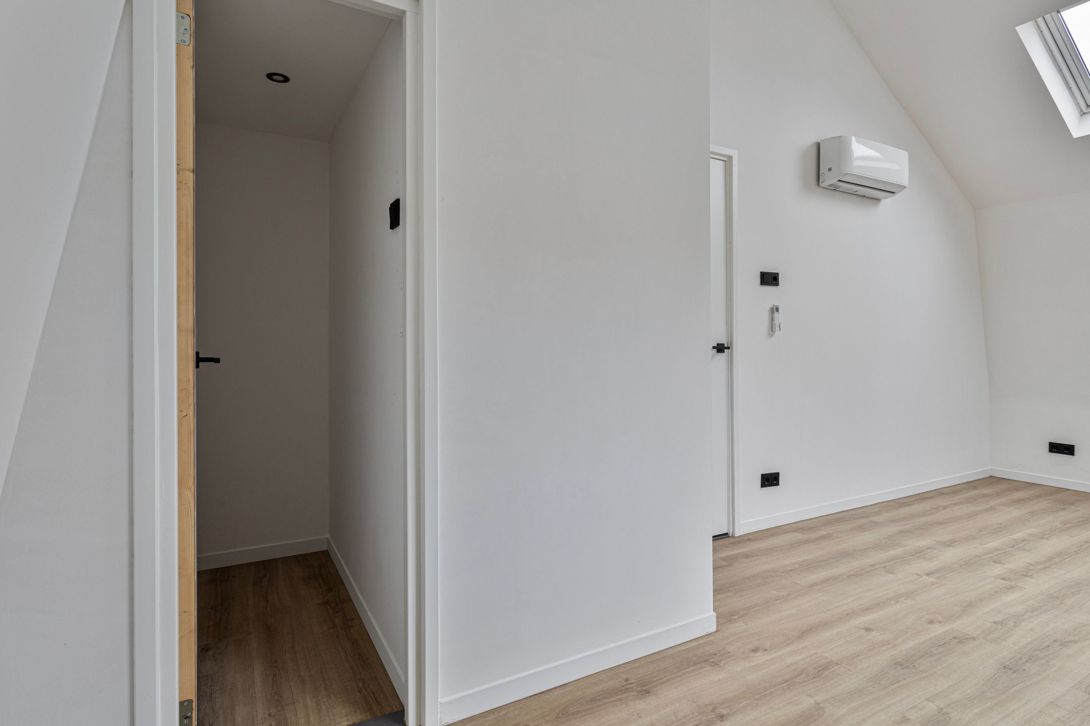 Foto 21 van Antwerpsestraatweg 496