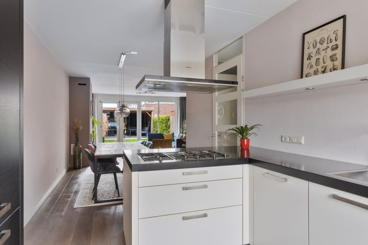 Foto 16 van MacBridestraat 83