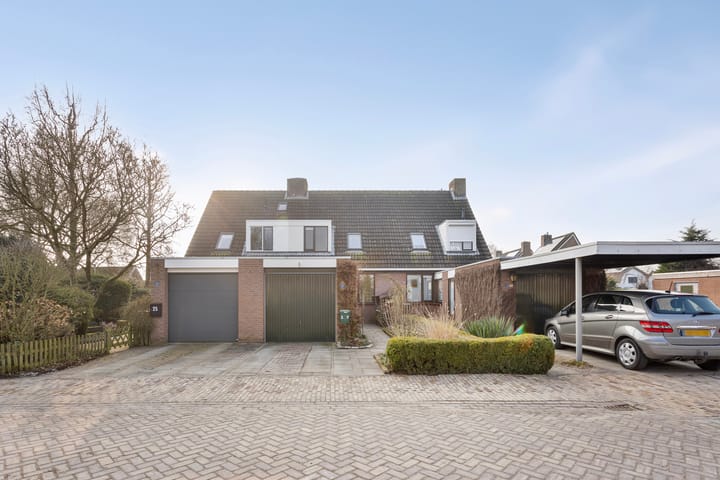 Photo 1 of Mr. R.J. van Beekhoffstraat 27