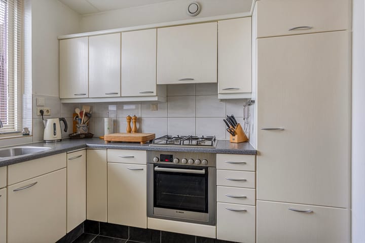 Photo 12 of Mr. R.J. van Beekhoffstraat 27