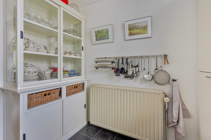 Photo 13 of Mr. R.J. van Beekhoffstraat 27