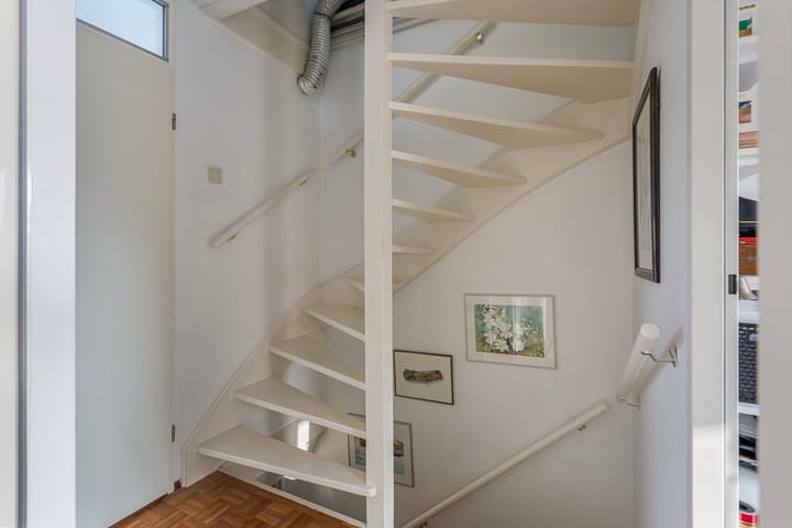 Photo 22 of Mr. R.J. van Beekhoffstraat 27