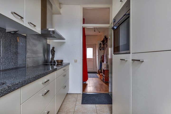 Photo 15 of Landluststraat 32