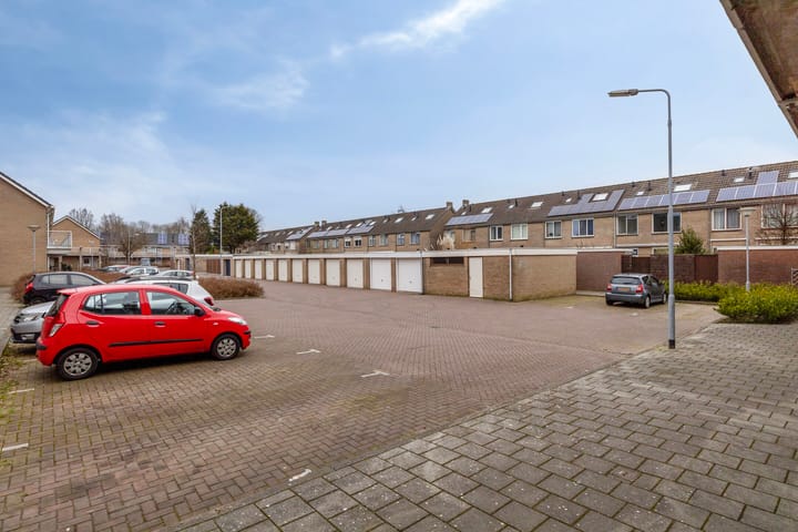 Photo 32 of Landluststraat 32