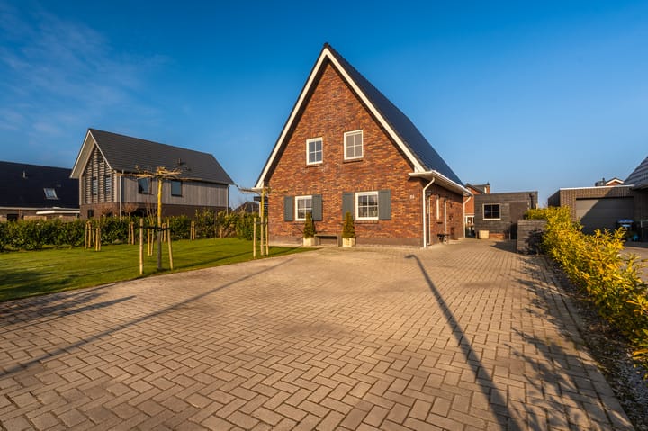 Photo 3 of Leeuwerik 27