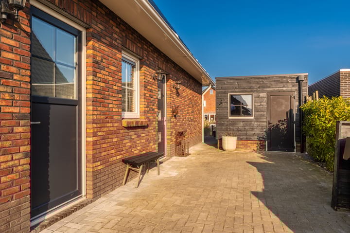 Photo 6 of Leeuwerik 27