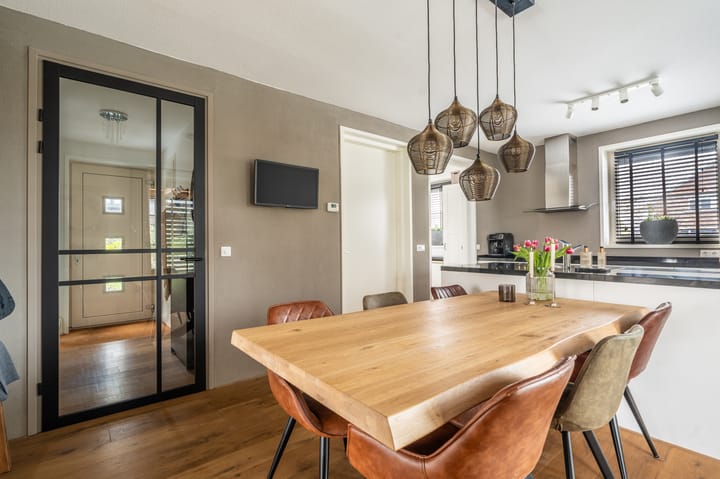 Photo 12 of Leeuwerik 27