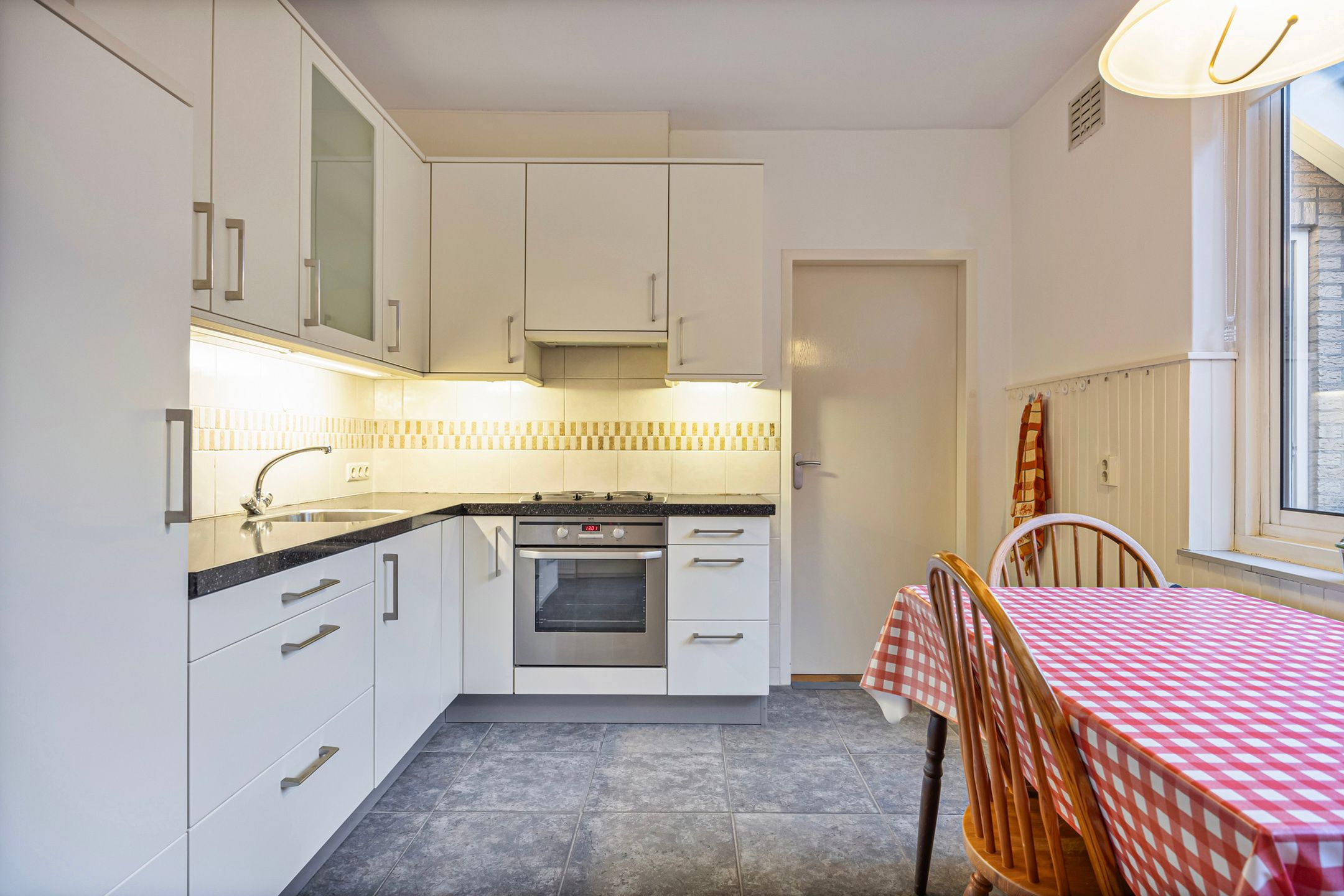 Foto 6 van Van Balverenweg 8