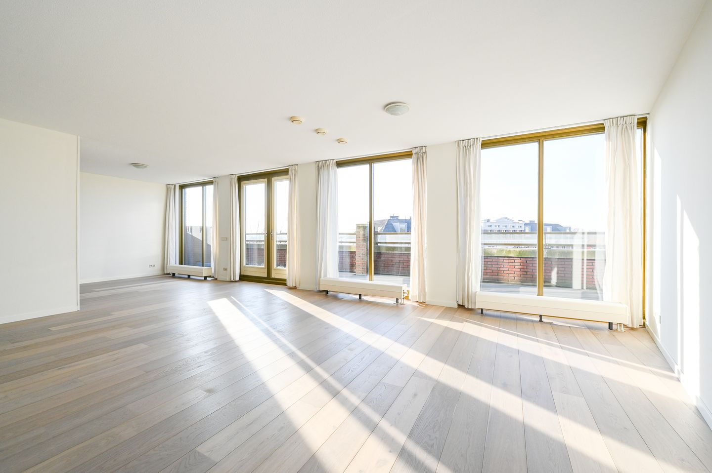 Foto 1 van Carnegielaan 78