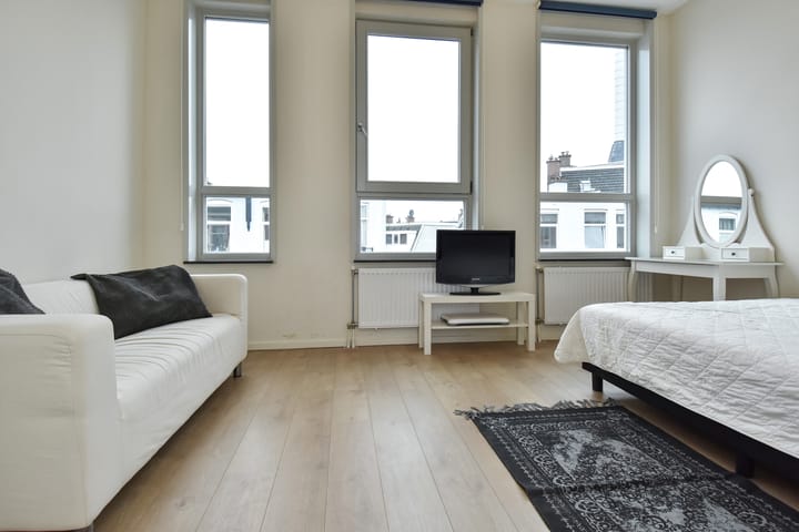 Foto 33 van De Constant Rebecquestraat 27