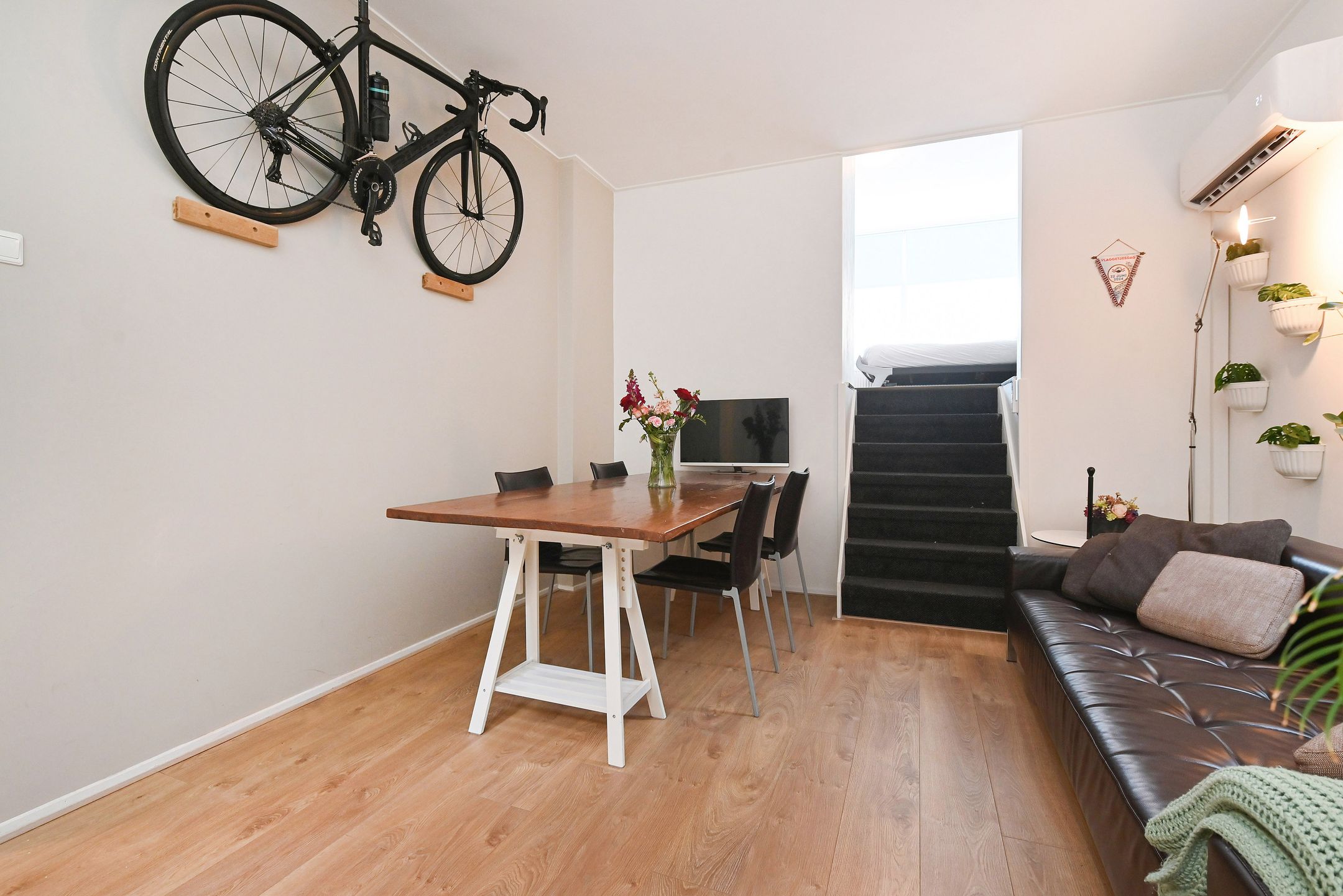 Photo 9 of Amsterdamsestraat 57