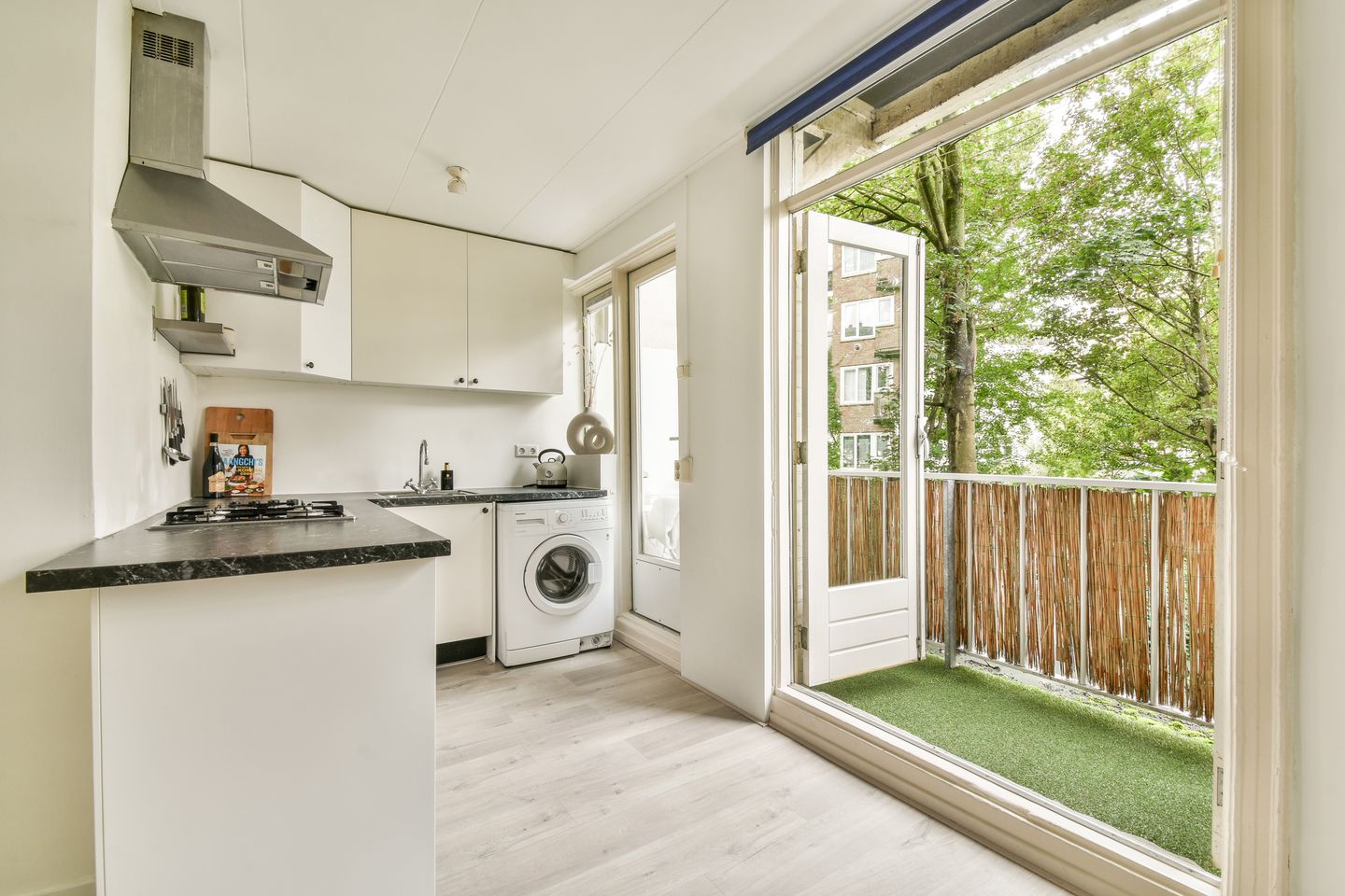 Foto 10 van Van Beuningenstraat 144-1