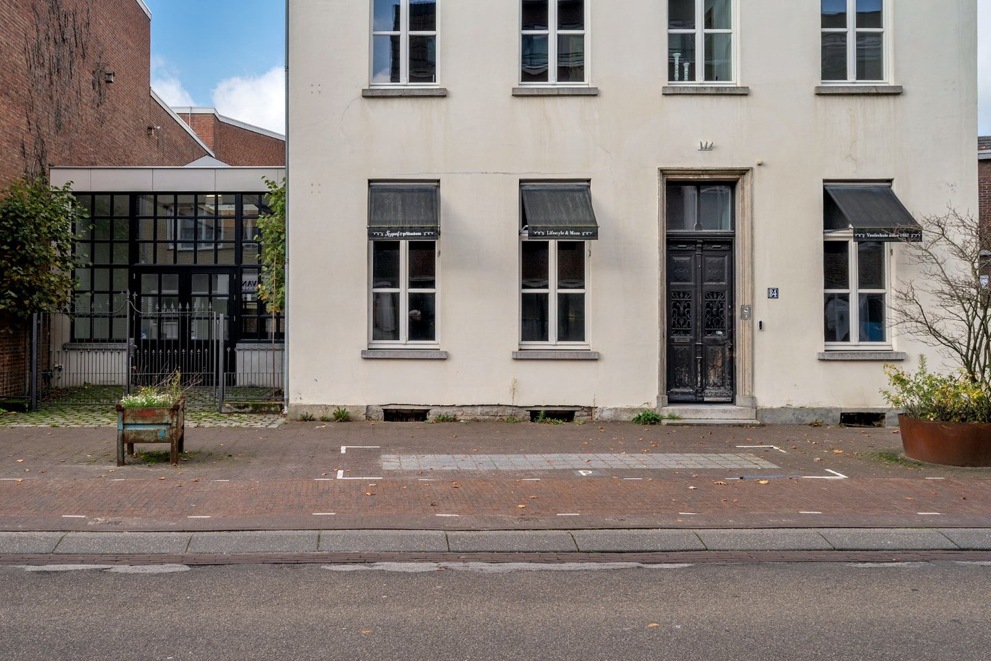 View photo 2 of Grotestraat 84