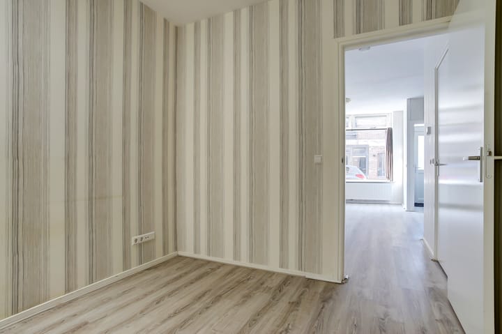 Photo 3 of Paulus Potterstraat 8-A