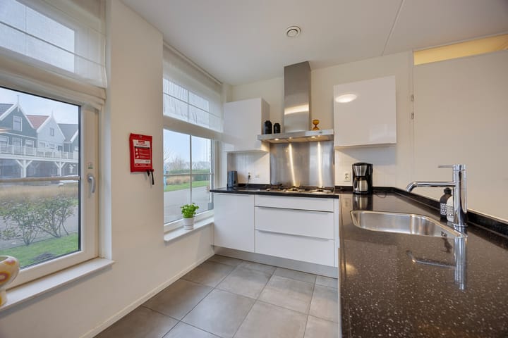 Photo 18 of Zeedijk 2-371