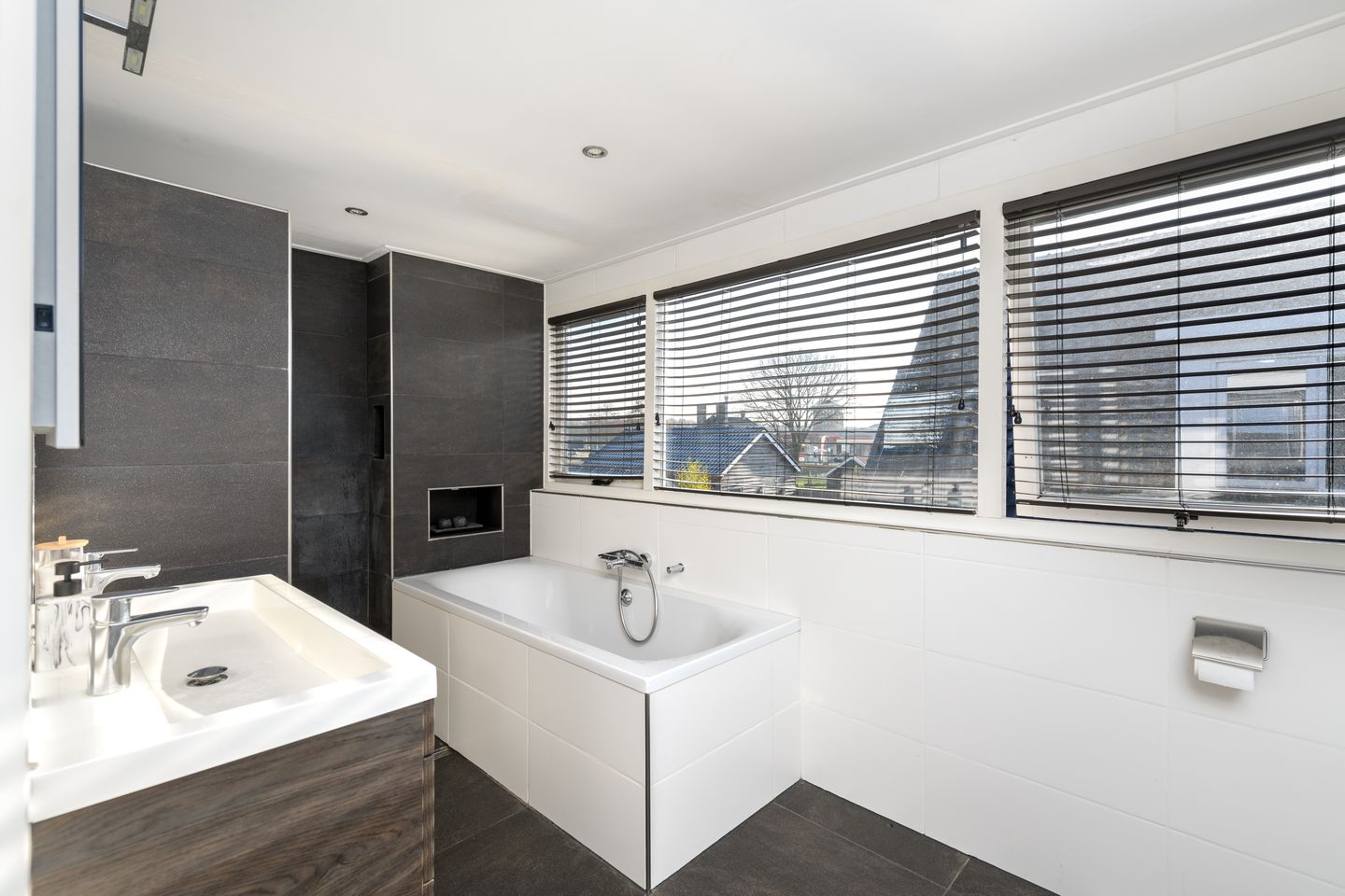 Foto 25 van Lycklamaweg 142